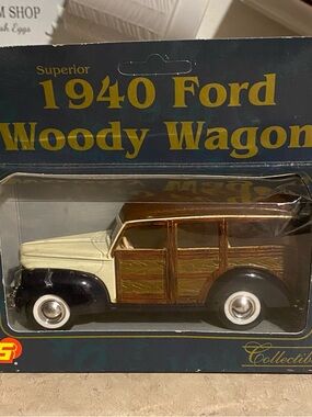 New vintage 1940 Ford Woody Wagon Superior Collectibles Die-Cast 1:43 scale cars